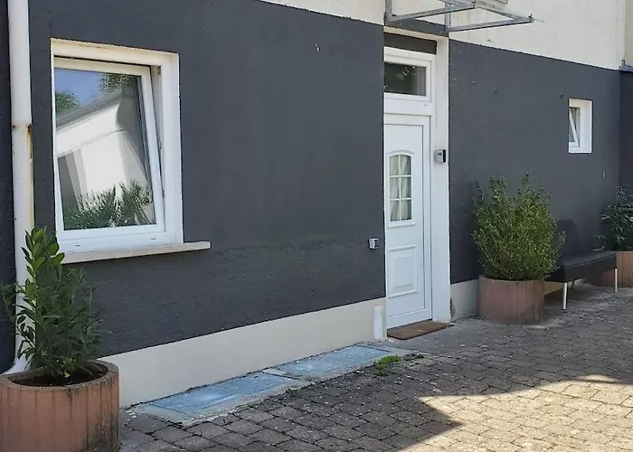 Apartment Central アパート *