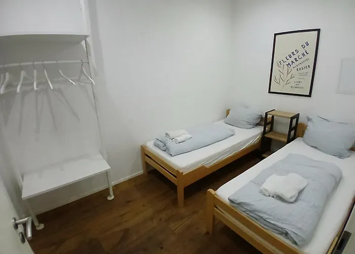 Apartment Central アパート *